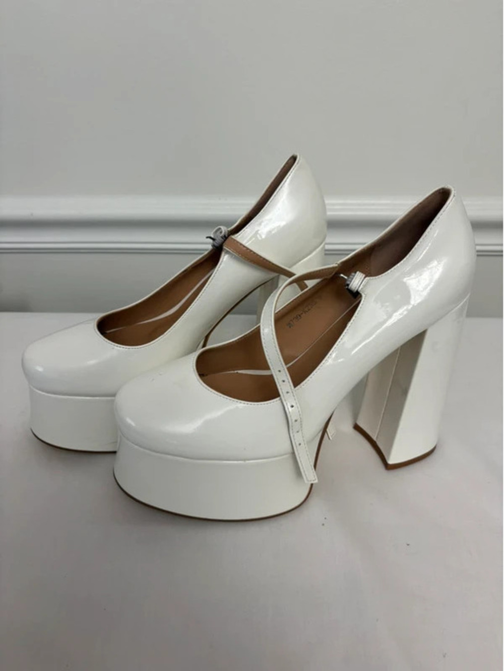 Ivory Patent Mary Jane Platform Heels Size 9 Chunky ’70s Mod Bridal Shoes